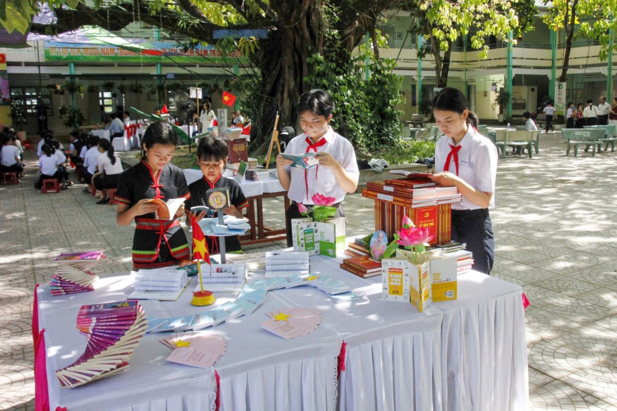 BSR tài trợ 200 triệu đồng xây dựng tủ sách giáo khoa dùng chung tại Đà Nẵng