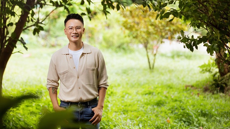 Ca sĩ Hoàng Bách.