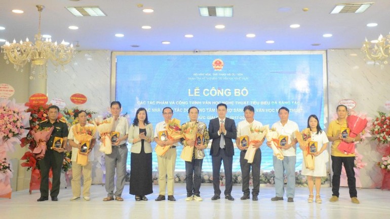 Công bố và lựa chọn xuất bản tác phẩm Văn học nghệ thuật tiêu biểu giai đoạn 2017-2022