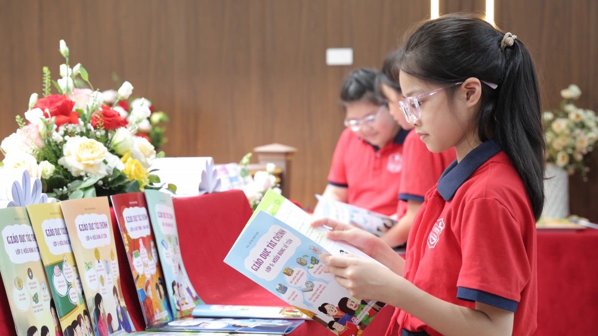 Nhà xuất bản Giáo dục Việt Nam ra mắt bạn đọc bộ sách "Giáo dục tài chính"