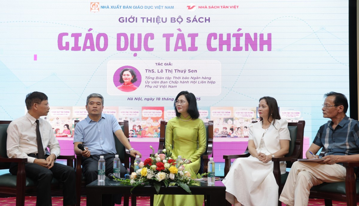 Nhà xuất bản Giáo dục Việt Nam ra mắt bạn đọc bộ sách "Giáo dục tài chính"