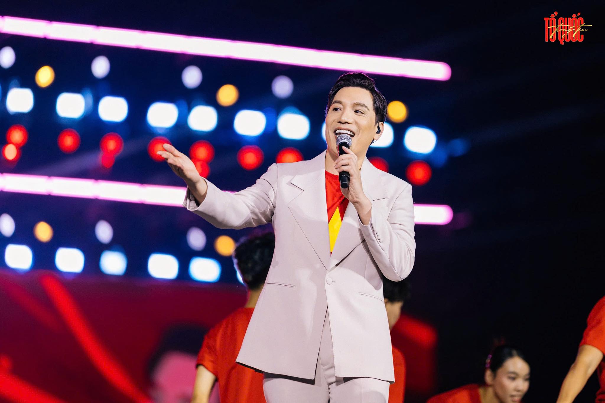 Tác giả Bùi Quang Minh: "Tự hào hát mãi lên Việt Nam ơi"