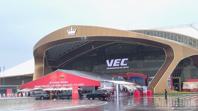 Miễn phí thăm quan Triển lãm 80 năm thành tựu đất nước