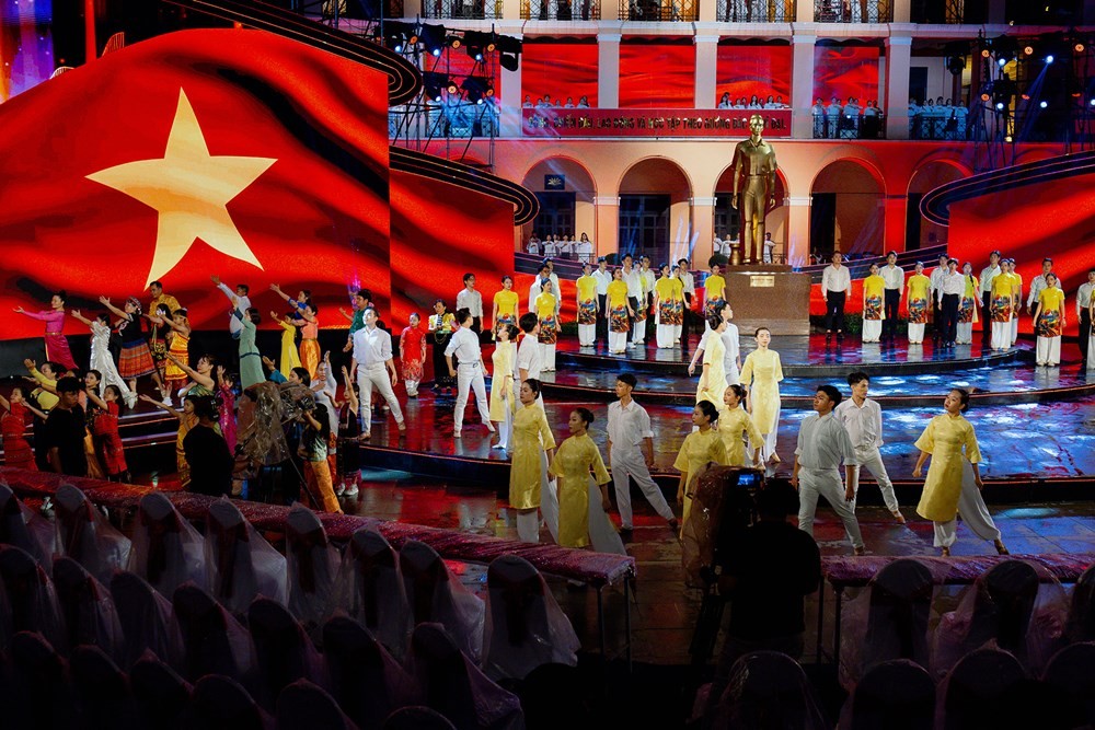 Các nghệ sĩ hăng say luyện tập. Ảnh: BTC