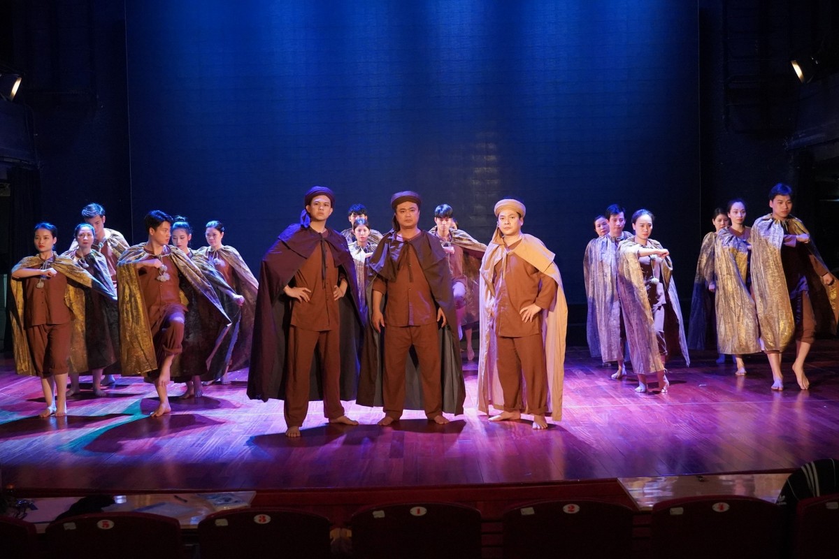 Nhà hát Kịch Việt Nam biểu diễn miễn phí vở "Người đi dép cao su"