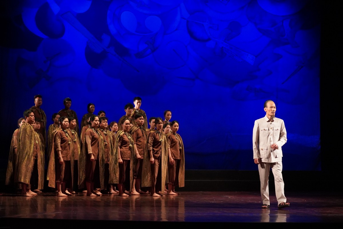 Nhà hát Kịch Việt Nam biểu diễn miễn phí vở "Người đi dép cao su"