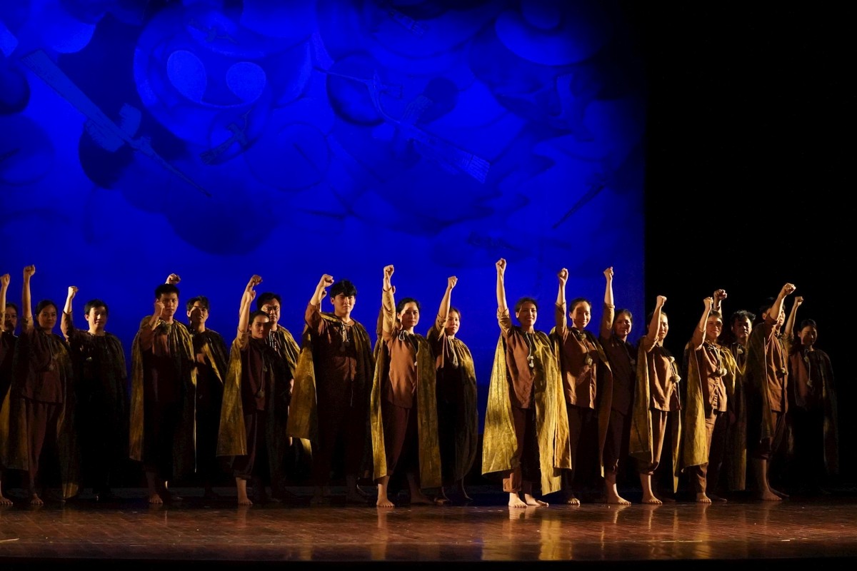 Nhà hát Kịch Việt Nam biểu diễn miễn phí vở "Người đi dép cao su" Nhà hát Kịch Việt Nam biểu diễn miễn phí vở "Người đi dép cao su"