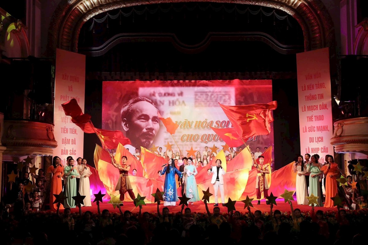 Văn hóa phải đi trước một bước, bồi đắp, củng cố, hình thành năng lực mềm quốc gia
