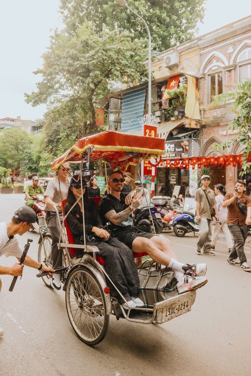 Đếm ngược 8Wonder: Fan “ôm rào’ từ 5h sáng, dàn siêu sao sẵn sàng cháy hết mình