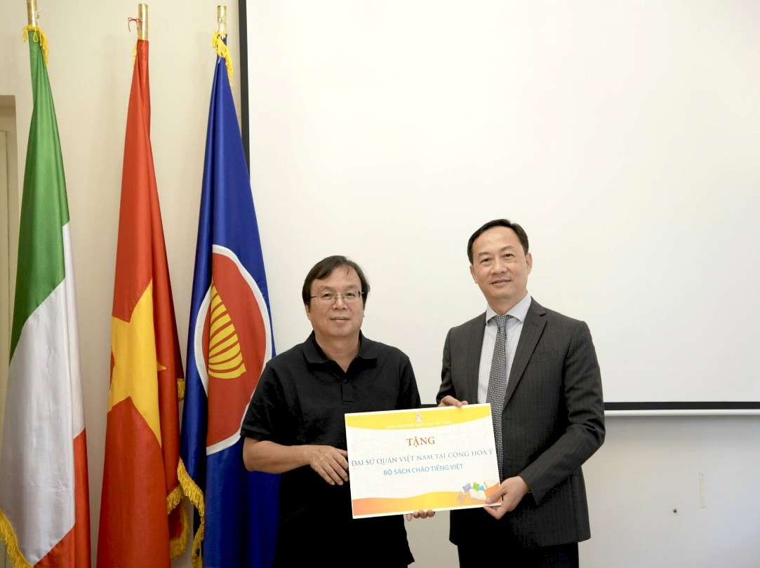 Nhà xuất bản Giáo dục Việt Nam được UNESCO trao tặng Bằng Doanh nghiệp Văn hóa