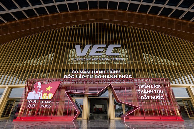 Long trọng khai mạc Triển lãm Thành tựu Đất nước