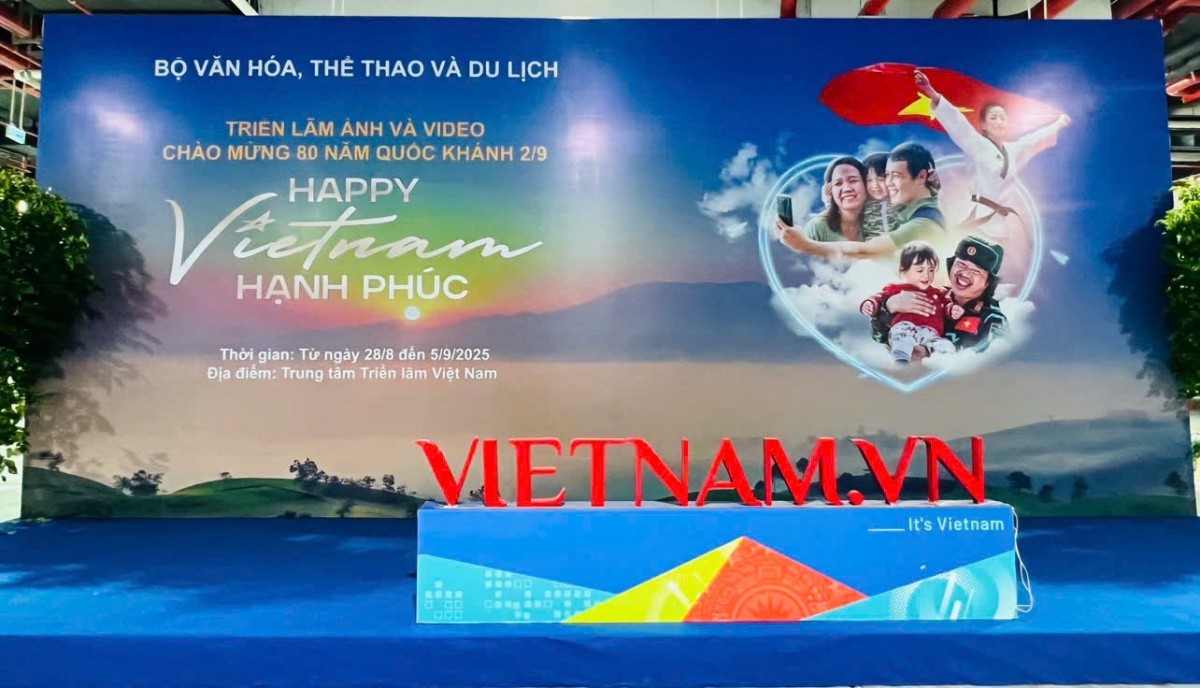 Trưng bày ảnh và video “Việt Nam Hạnh phúc” tại triển lãm thành tựu đất nước