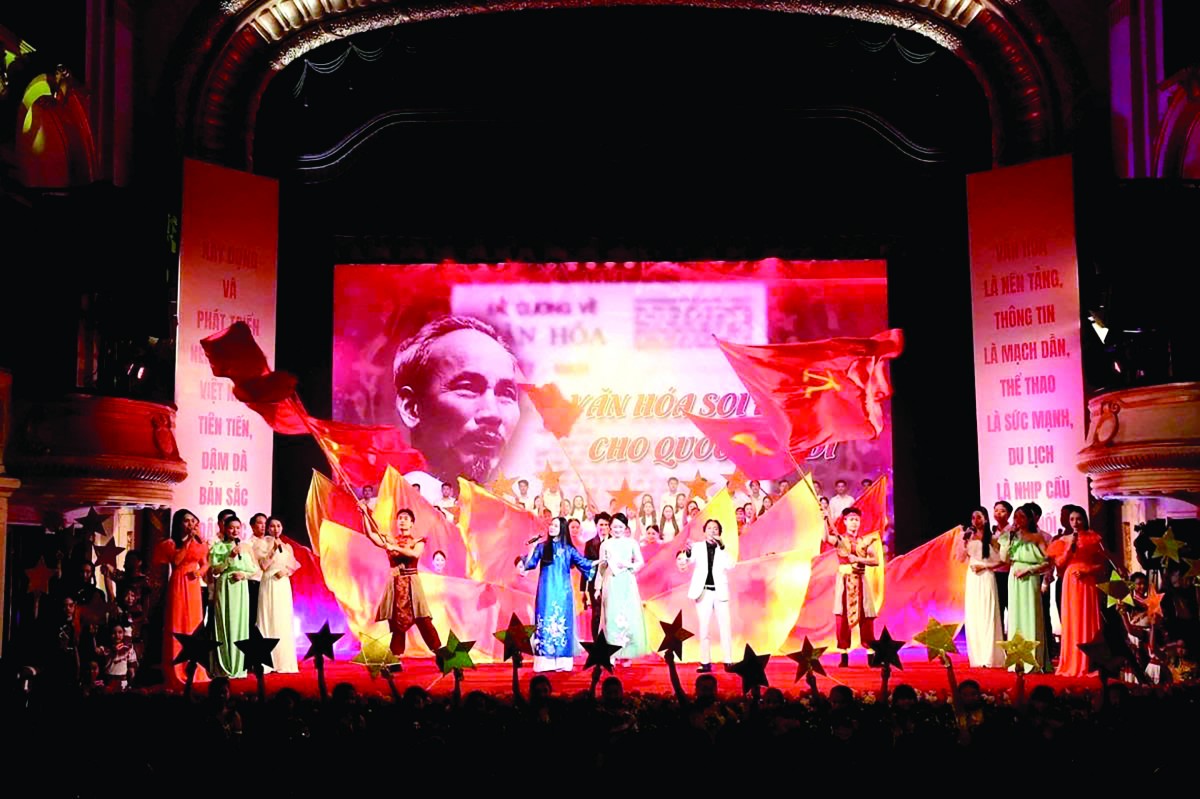 Tám mươi năm văn học nghệ thuật và cách mạng