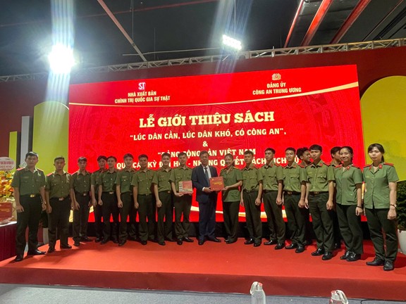 “Lúc dân cần, lúc dân khó, có Công an” - Tri ân sự hy sinh thầm lặng của Công an