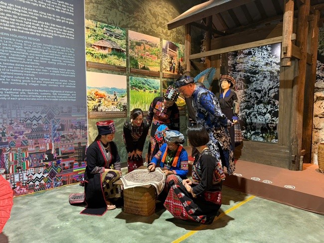 Trưng bày chuyên đề 