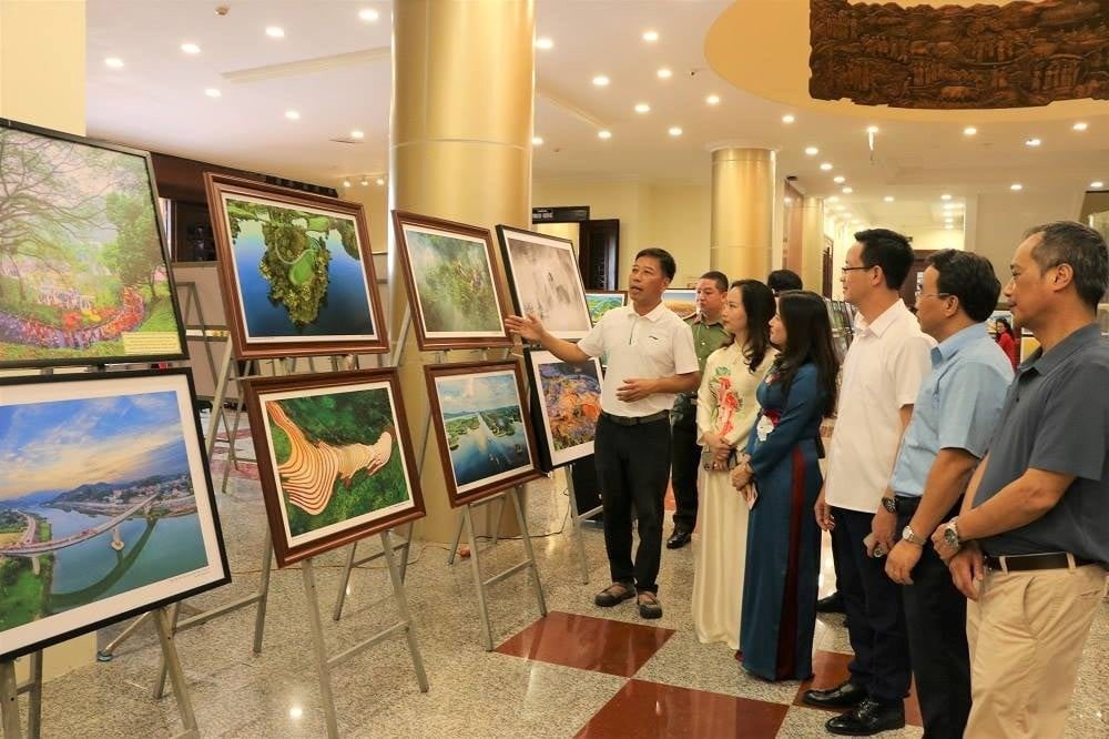 Triển lãm thu hút đông đảo đại biểu và du khách. Ảnh: BTC