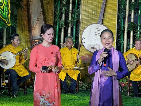 gioi thieu don ca tai tu phuong nam tai ha noi