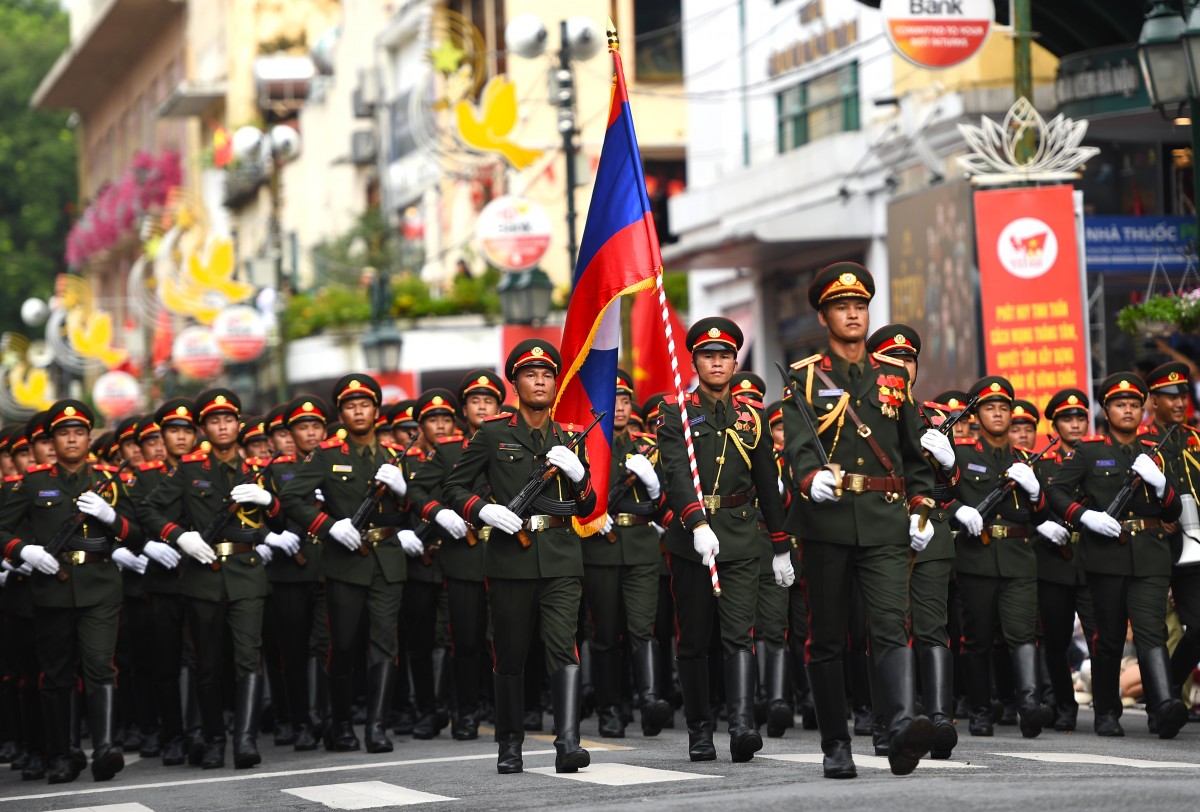 Chào đón các đội diễu binh nước ngoài cùng kiều bào dự Lễ kỷ niệm 80 năm Quốc khánh 2/9