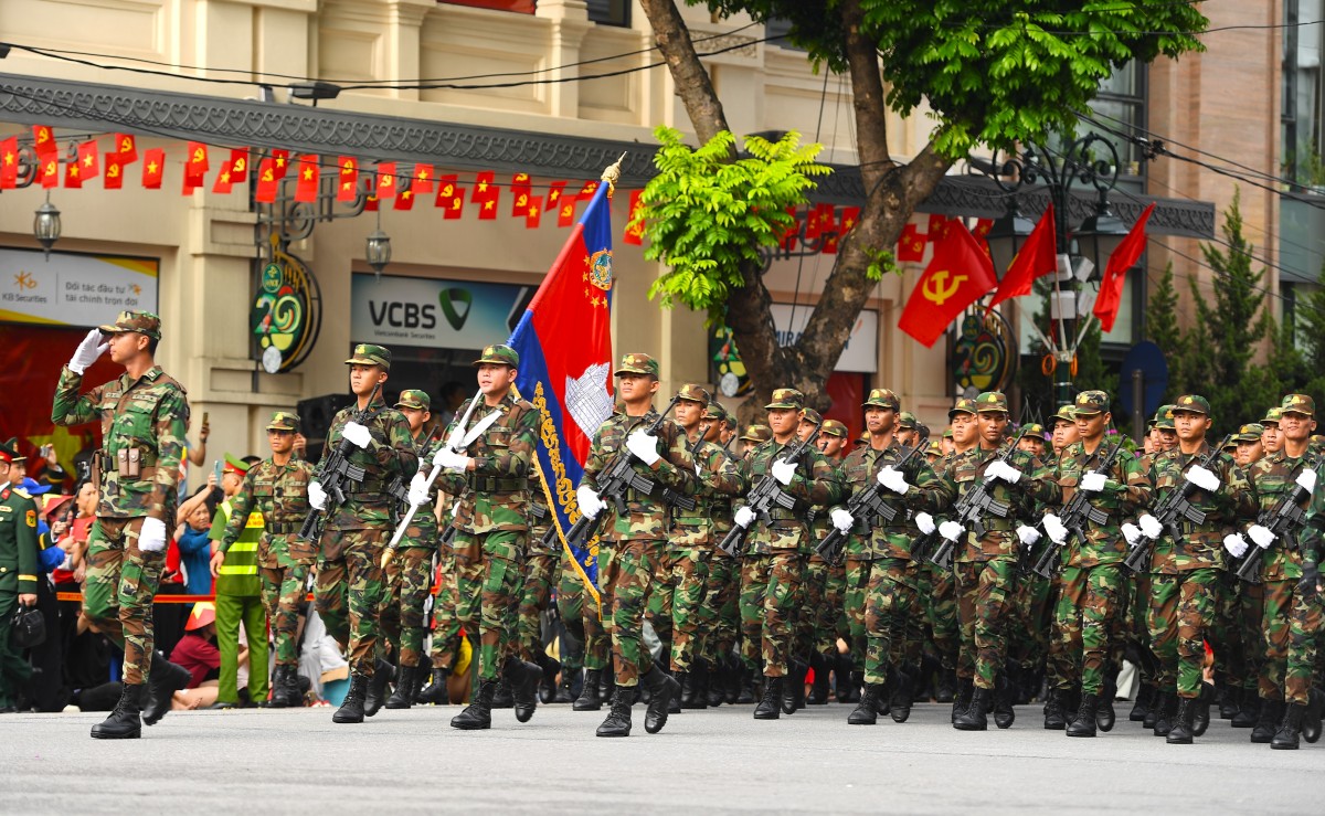 Chào đón các đội diễu binh nước ngoài cùng kiều bào dự Lễ kỷ niệm 80 năm Quốc khánh 2/9