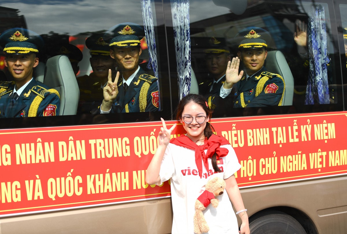 Chào đón các đội diễu binh nước ngoài cùng kiều bào dự Lễ kỷ niệm 80 năm Quốc khánh 2/9