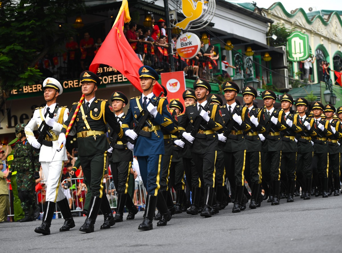 Chào đón các đội diễu binh nước ngoài cùng kiều bào dự Lễ kỷ niệm 80 năm Quốc khánh 2/9
