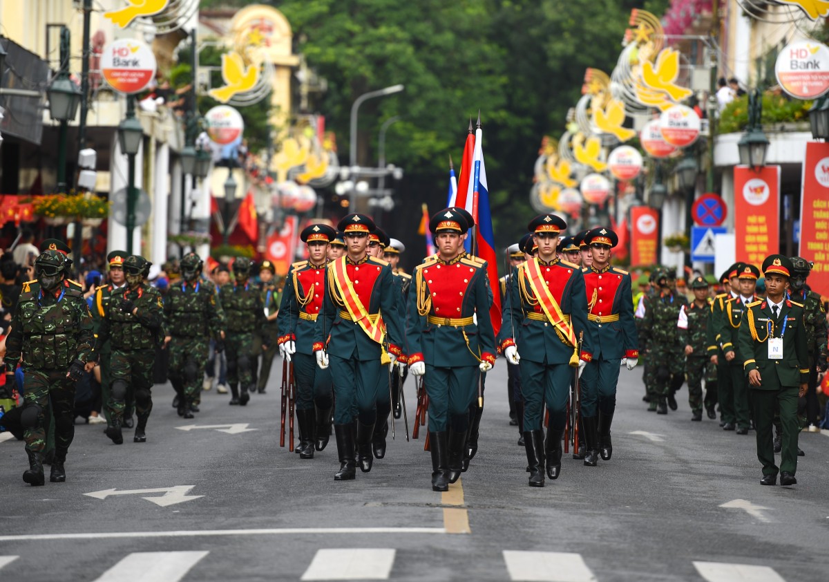 Chào đón các đội diễu binh nước ngoài cùng kiều bào dự Lễ kỷ niệm 80 năm Quốc khánh 2/9
