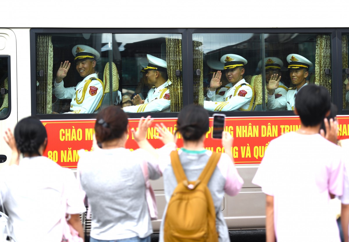 Chào đón các đội diễu binh nước ngoài cùng kiều bào dự Lễ kỷ niệm 80 năm Quốc khánh 2/9