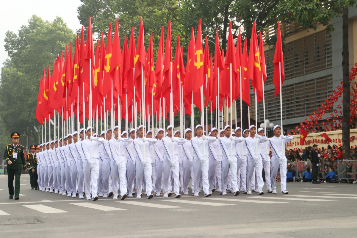 Khối cờ Tổ quốc, cờ Đảng. Ảnh: V.T