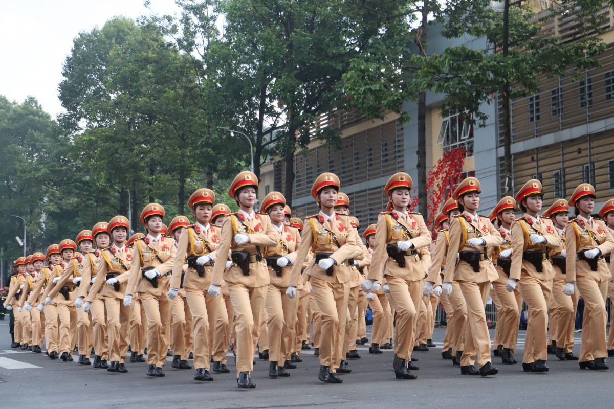 Khối nữ cành sát giao thông. Ảnh: V.T