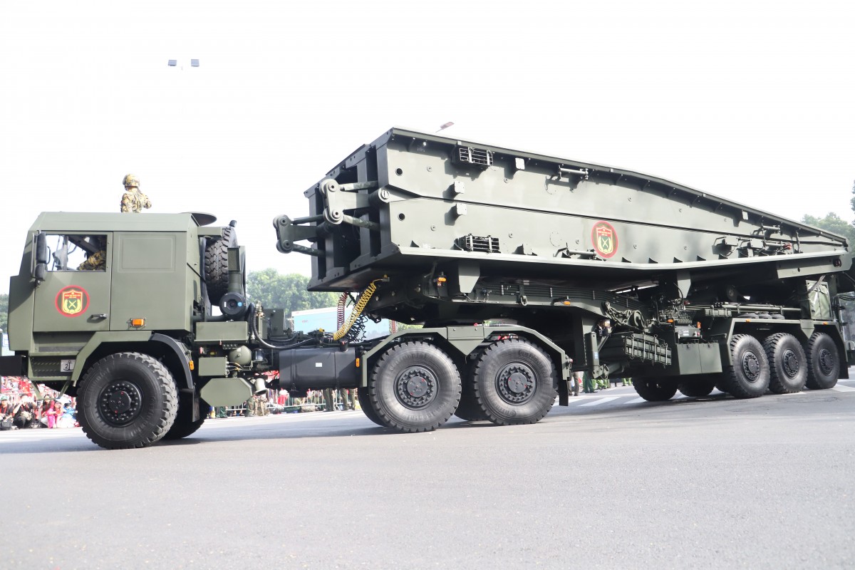 Xe của binh chủng Công binh. Ảnh: V.T