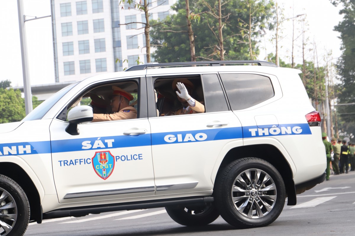 Xe dẫn đoàn của Cảnh sát giao thông. Ảnh: V,T