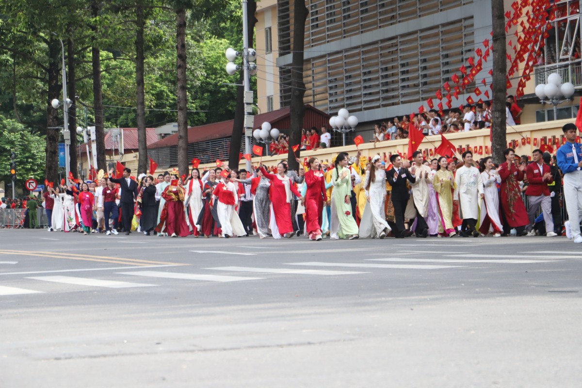 Khối diễu hành Văn hóa, thể thao. Ảnh: V.T