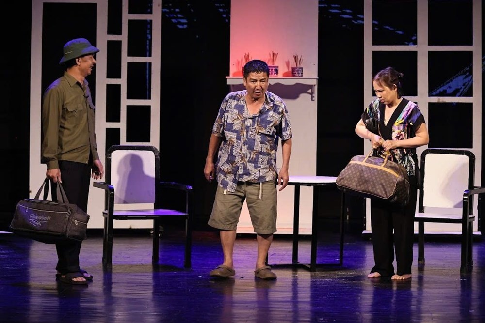 Sân khấu đầy ắp những nụ cười và nước mắt. Ảnh: Nhà hát Tuổi trẻ