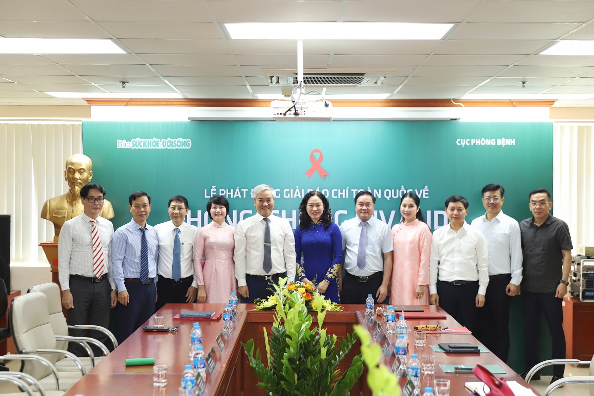 Hội đồng Giám khảo, Ban Tổ chức và các đại biểu chụp ảnh lưu niệm. Ảnh: BTC