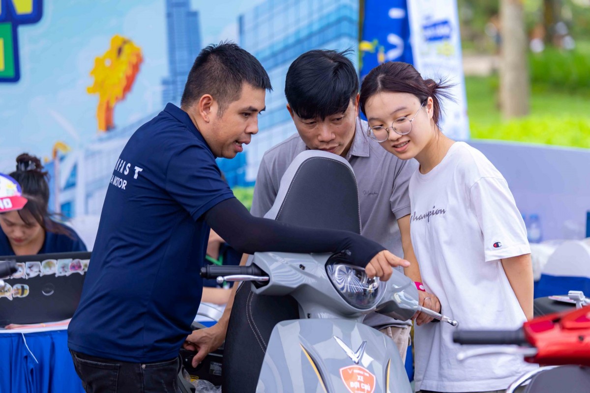 Người dùng lợi cả đôi đường khi mua xe máy điện VinFast Feliz Neo