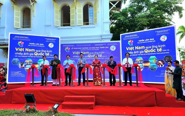 Trao giải và khai mạc triển lãm 