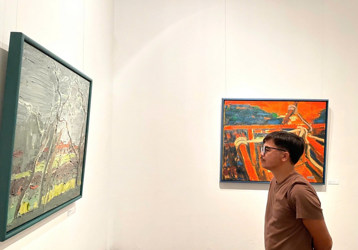 Triển lãm "Neo" - Khát vọng neo giữ hiện thực bằng hội họa