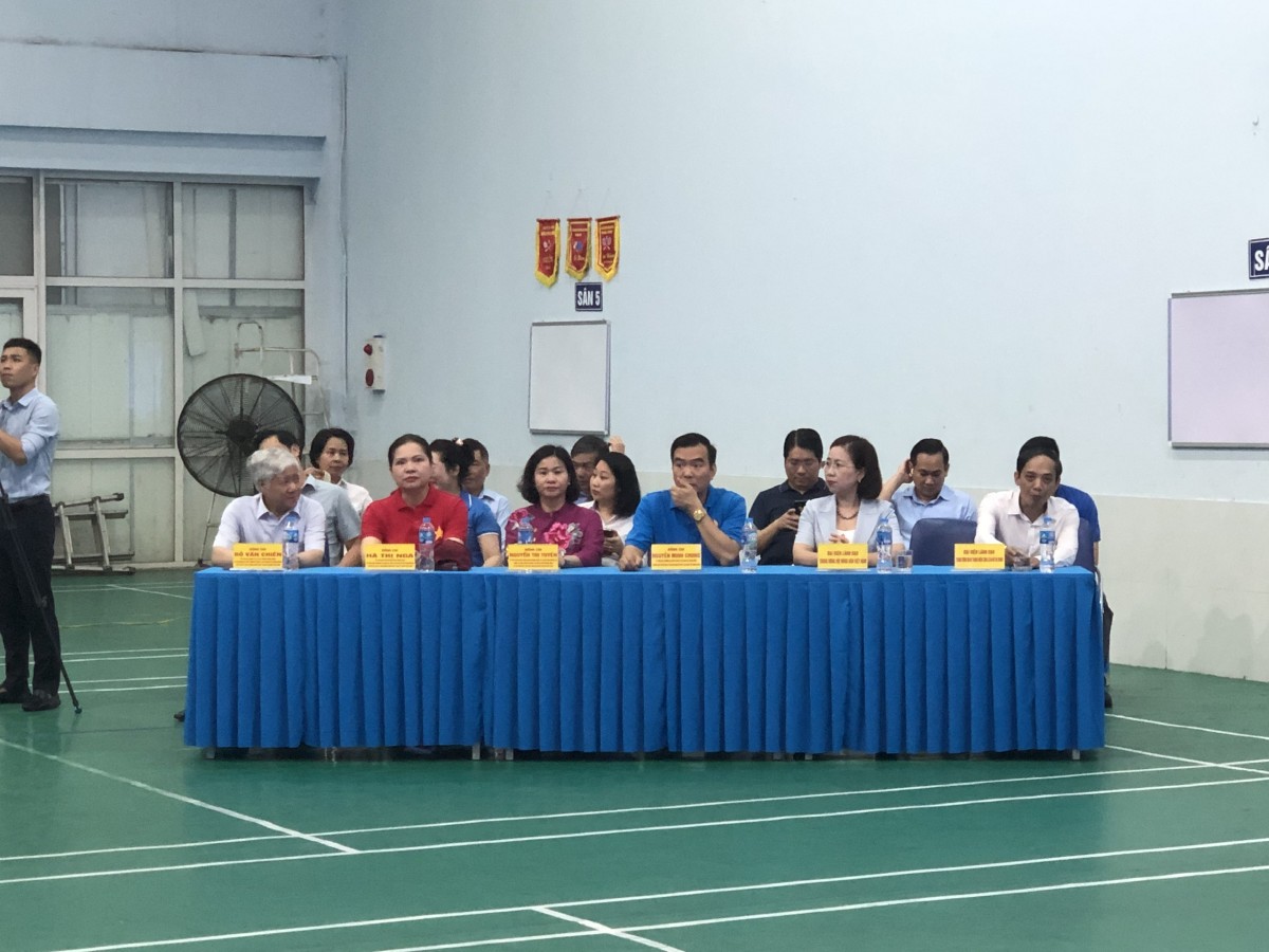 Các đồng chí lãnh đạo MTTQ Việt Nam cùng các đại biểu tham dự Lễ khai mạc. Ảnh: P.V