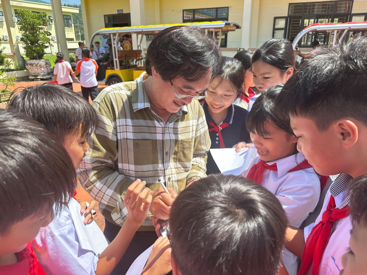 Khai mạc trại sáng tác văn học thiếu nhi chủ đề Biển đảo Tổ quốc trong trái tim