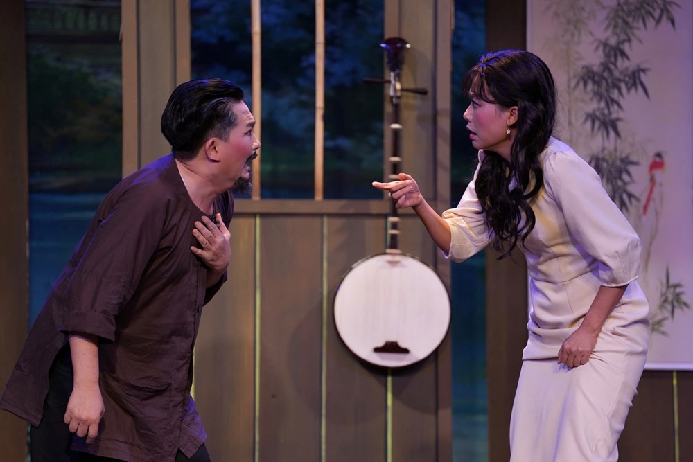 NS Đại Nghĩa và NS Hồng Ánh trong vai hai cha con. Ảnh: Idecaf