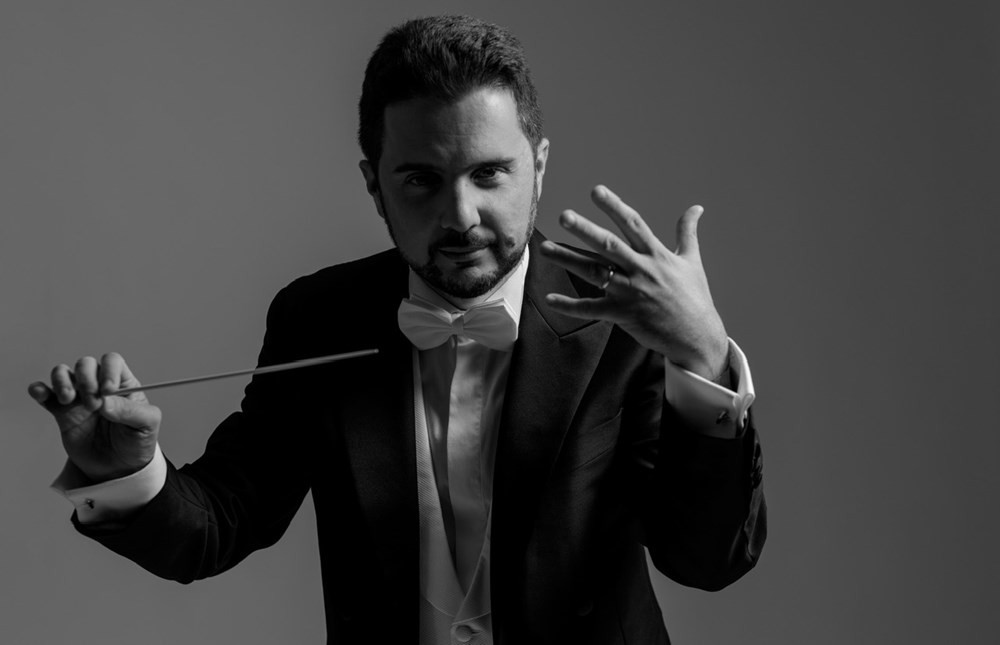 Nhạc trưởng Alberto Maniaci, tài năng trẻ của Italia sẽ dẫn dắt Dàn nhạc Teatro Massimo trong Hòa nhạc Italia Mistero tại Nhà hát Hồ Gươm. Ảnh: BTC