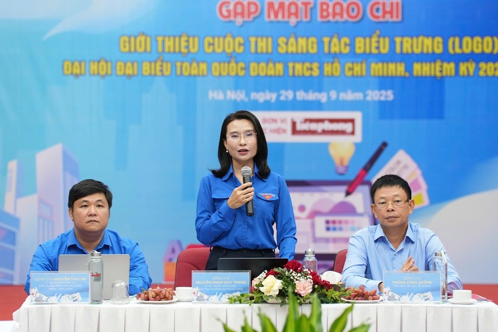 Đồng chí Nguyễn Phạm Duy Trang, Bí thư Trung ương Đoàn và các đại biểu trả lời câu hỏi của phóng viên. Ảnh: BTC