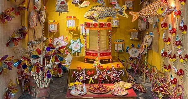 Chương trình “Vui Tết Trung thu 2025” tại Khu di sản Hoàng thành Thăng Long giới thiệu các món đồ chơi dân gian. Ảnh: BTC