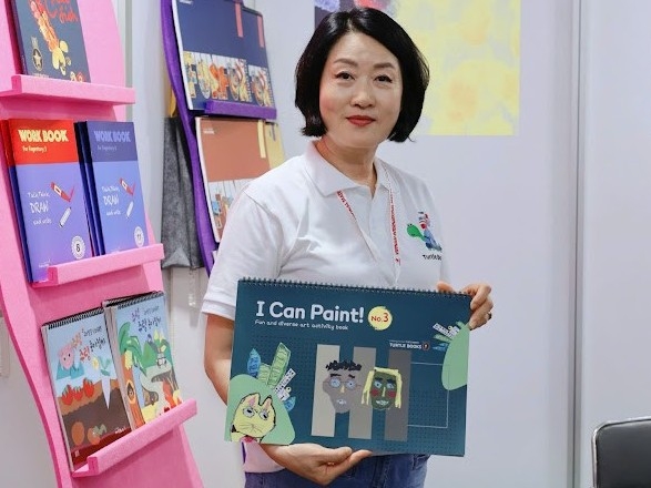 "Mỹ thuật không chỉ là vẽ": Hành trình gieo mầm sáng tạo của Lee Soo Yeon