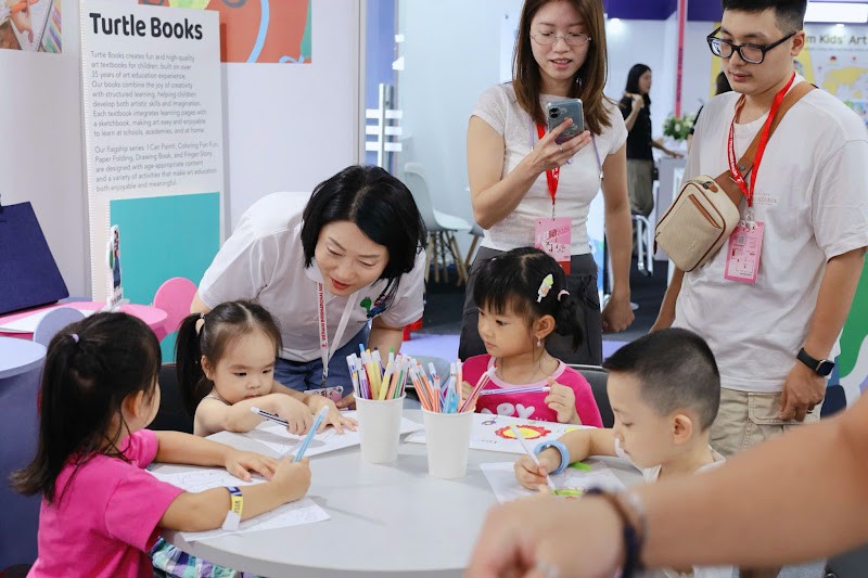 “Mỹ thuật không chỉ là vẽ”: hành trình gieo mầm sáng tạo của Lee Soo Yeon