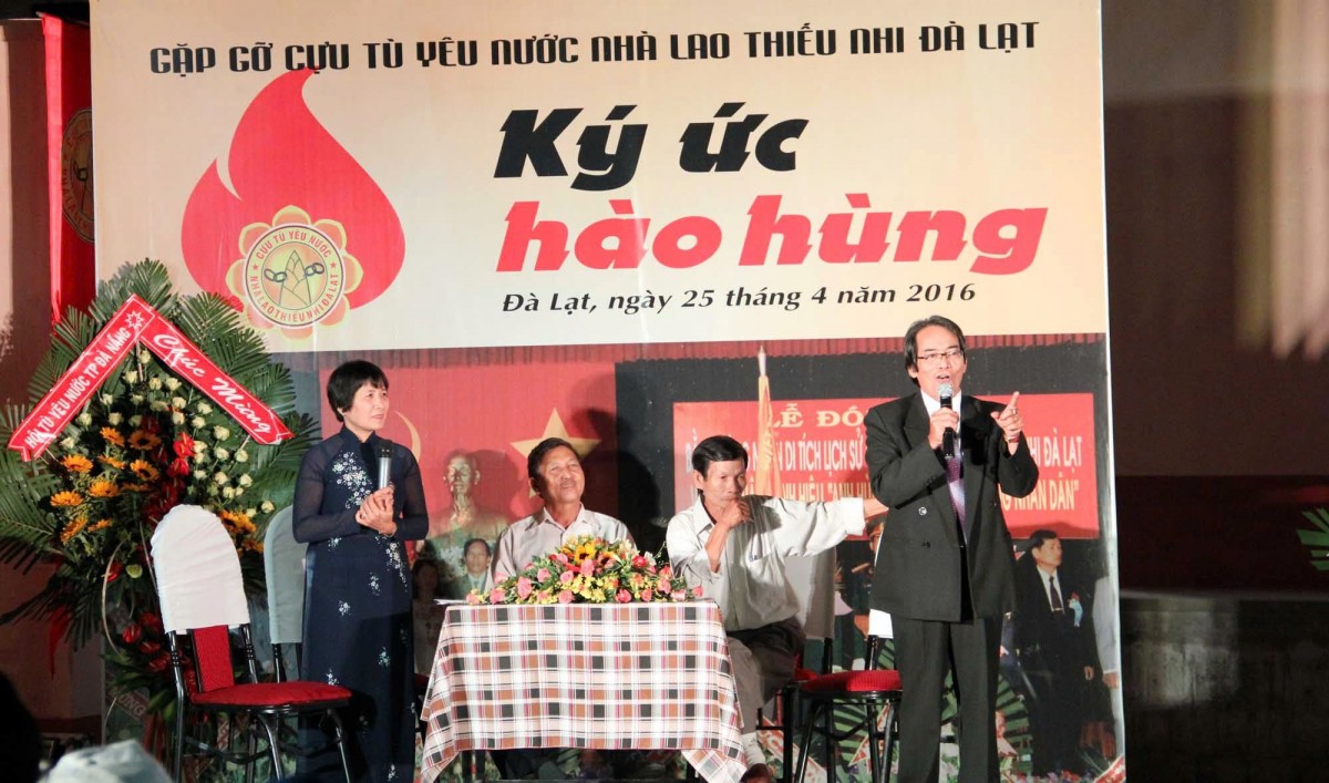 Những tù nhân thiếu nhi tự mổ bụng phản đối kẻ thù