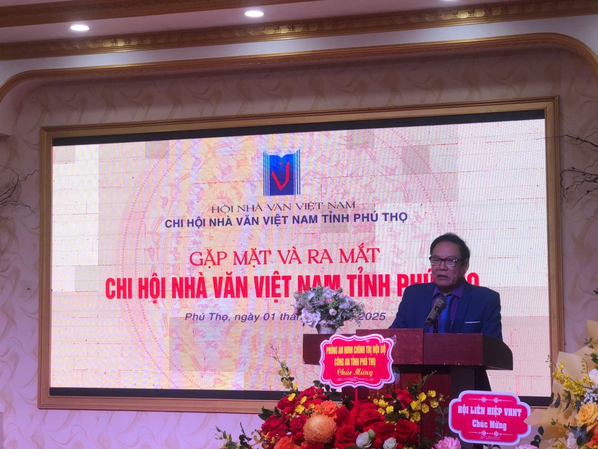 Nhà văn Vũ Quốc Khánh, Chi hội Phó Chi hội Nhà văn Việt Nam tỉnh Phú Thọ phát biểu tại Lễ ra mắt. Ảnh: P.V