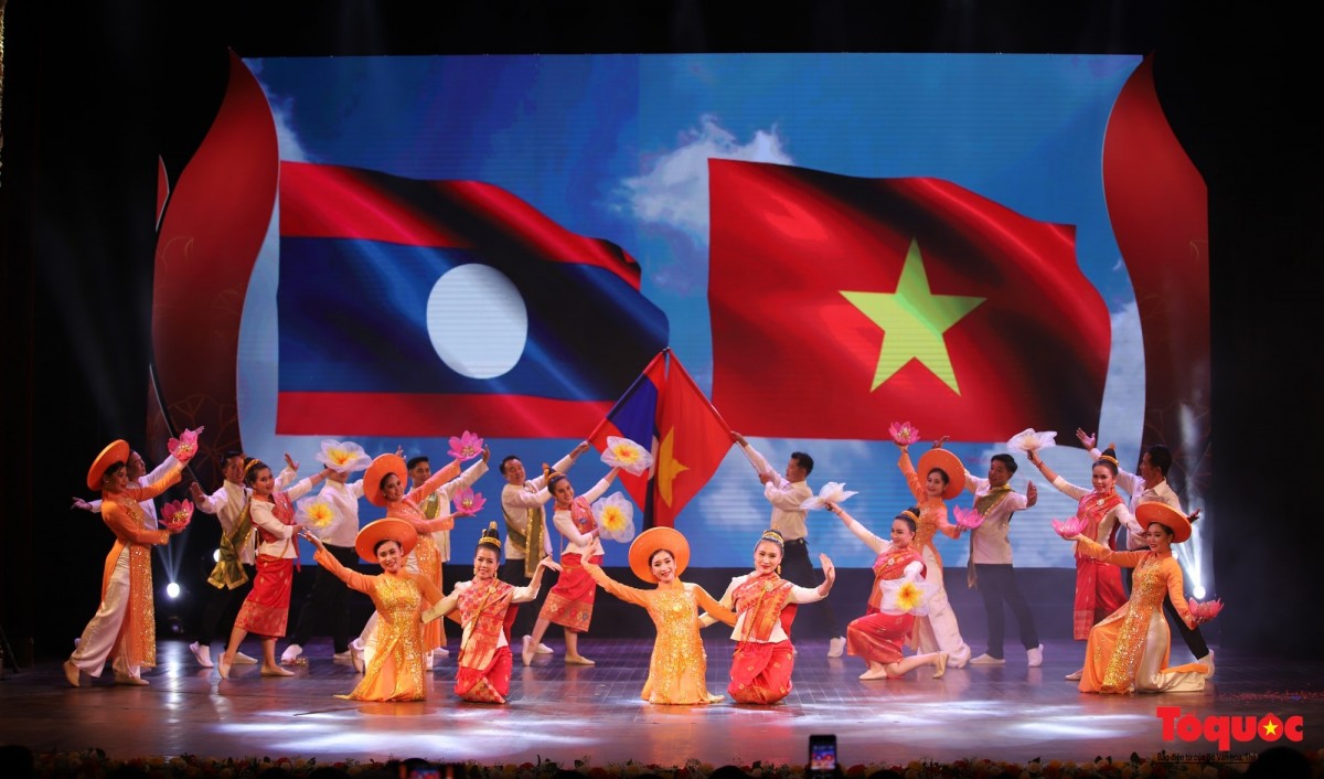 Tiết mục trong chương trình giao lưu văn hóa Việt Nam - Lào. Nguồn: bvhttdl.gov.vn