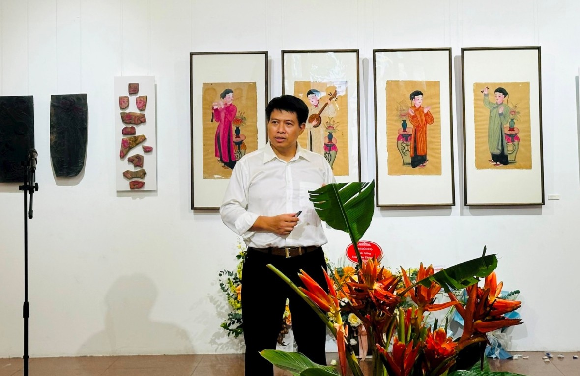 Tiến sĩ Hồ Trọng Minh, Phó Trưởng khoa Phụ trách Khoa Đồ họa, Trường Đại học Mỹ thuật Việt Nam phát biểu khai mạc. Ảnh: BTC