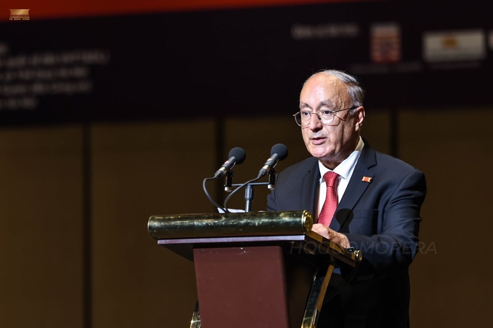 Đại diện bang Hessen, TS. Kambiz Ghawami phát biểu. Ảnh: V.H